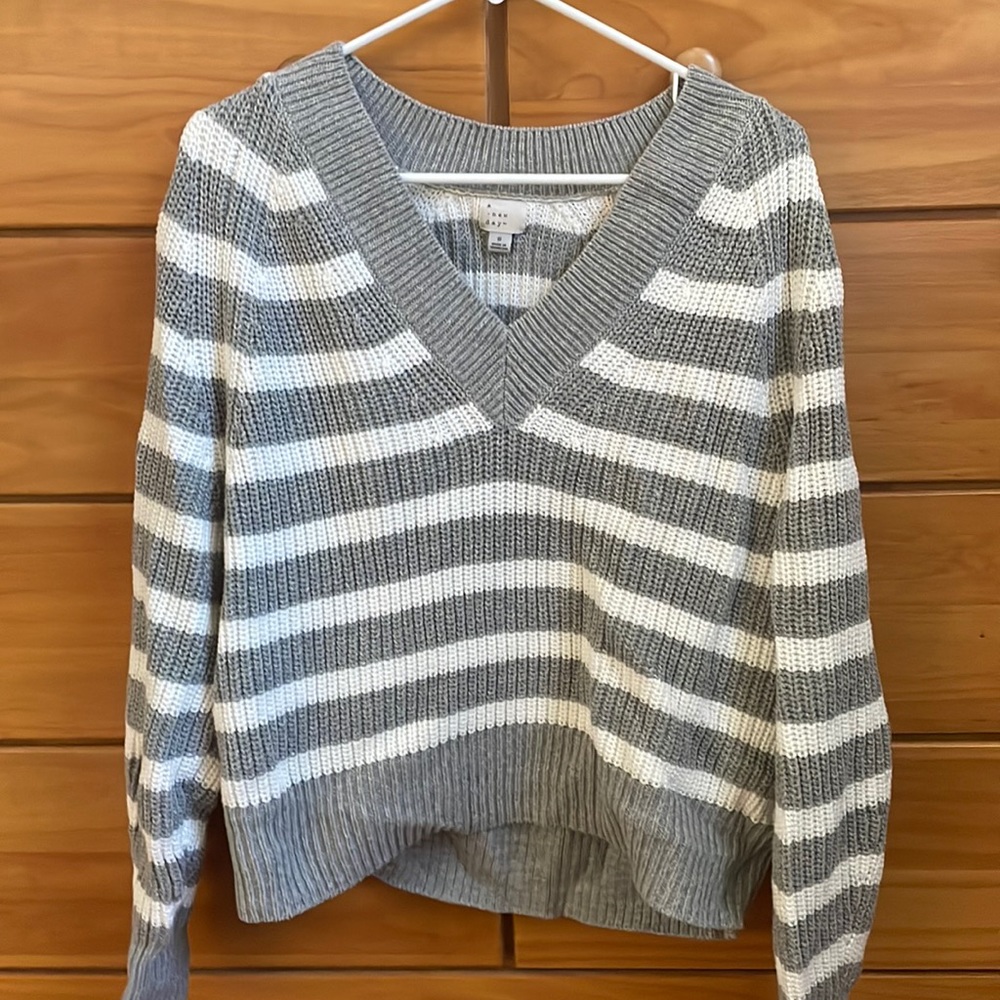 Size small “a new day” long sleeve. Barely worn & super comfortable